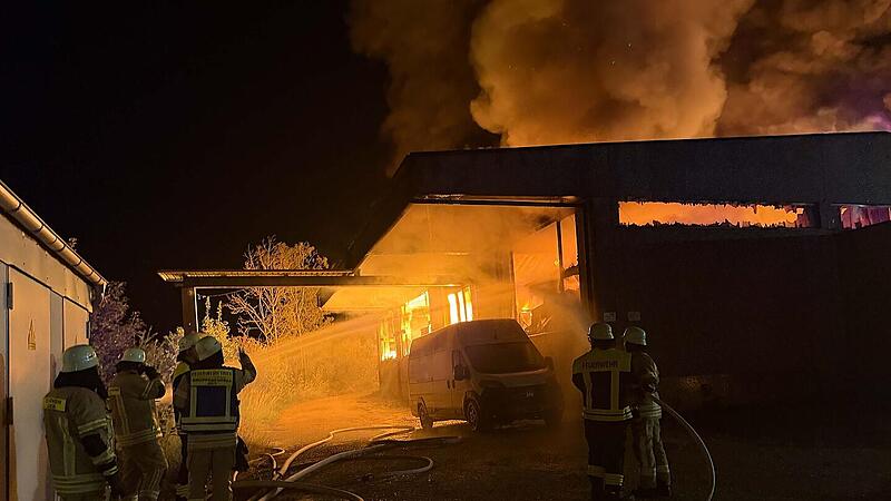 Lichtenfels: Großbrand schockt Anwohner und Mitarbeiter - "beängstigend" Lichtenfels: Großbrand schockt Anwohner und Mitarbeiter - "beängstigend"