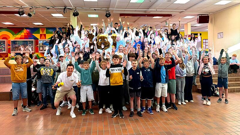 Am Montag wurde die freudige Nachricht überbracht: Die Staatliche Realschule in Neustadt bei Coburg hat ein Schulhofkonzert gewonnen.