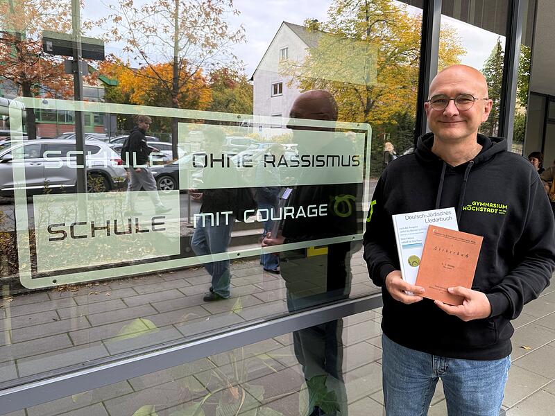 Gym Höchstadt Studiendirektor Christian Plätzer hat den Projekttag „Ich werde Zeitzeuge" am Gymnasium Höchstadt mitorganisiert. Das Gymnasium ist Teil des Netzwerks „Schule ohne Rassismus-Schule mit Courage".