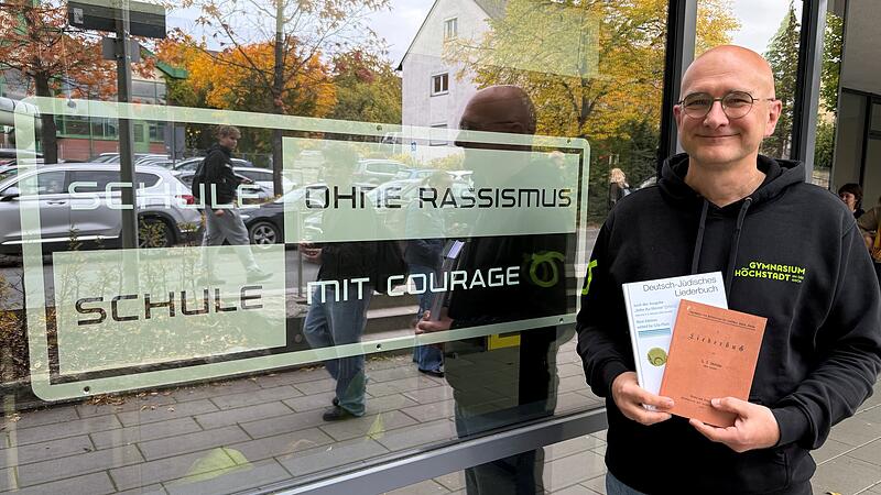 Gym Höchstadt Studiendirektor Christian Plätzer hat den Projekttag „Ich werde Zeitzeuge" am Gymnasium Höchstadt mitorganisiert. Das Gymnasium ist Teil des Netzwerks „Schule ohne Rassismus-Schule mit Courage".