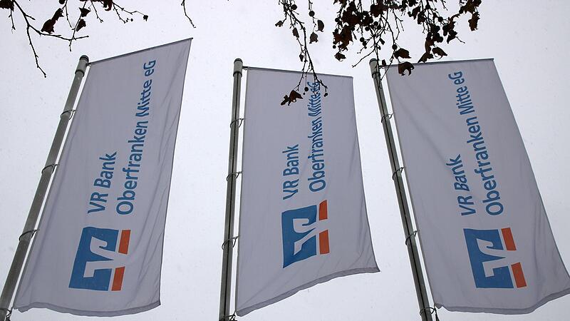 Die VR-Bank Oberfranken Mitte ist mit ihrem Geschäftsergebnis zufrieden, blickt aber skeptisch aufs EU-Parlament. Die VR-Bank Oberfranken Mitte ist mit ihrem Geschäftsergebnis zufrieden, blickt aber skeptisch aufs EU-Parlament.