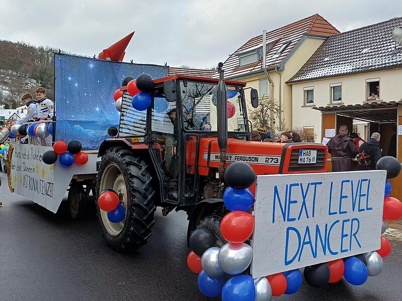 Rosenmontagszug in Aura