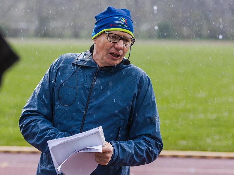 Wenn es regnet, muss Carsten Wink seine Spickzettel in Sicherheit bringen. Oder auf sein Gedächtnis vertrauen.Forchheim & Fränkische Schweiz Wenn es regnet, muss Carsten Wink seine Spickzettel in Sicherheit bringen. Oder auf sein Gedächtnis vertrauen.Forchheim & Fränkische Schweiz