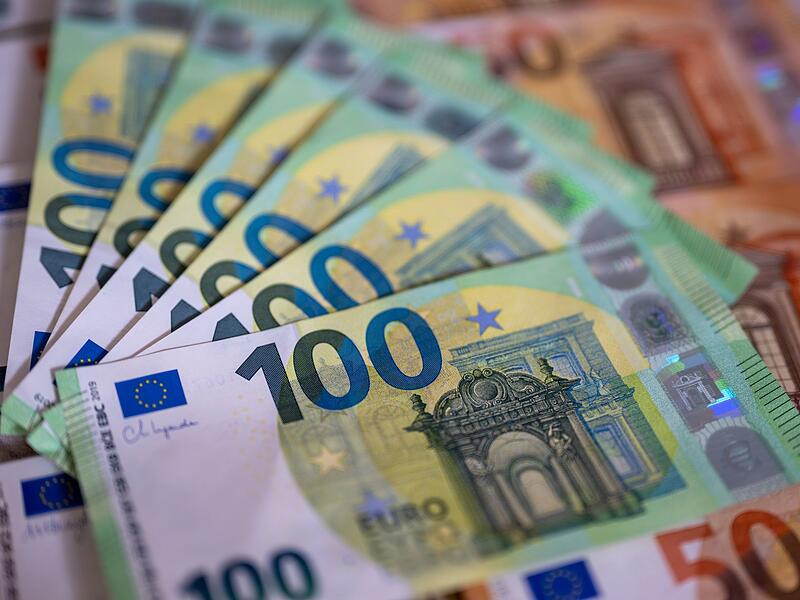Bankberater bringt Kunden um Geld