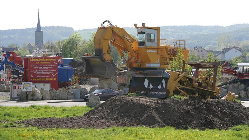 Zehn Baumaschinen haben Unbekannte im Freizeitpark „Monsterpark“ in Rattelsdorf beschädigt.