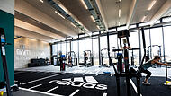 Neben den Sportanlagen auf dem Gelände gibt es für die Adidas-Mitarbeiter in Herzogenaurach auch ein Indoor-Fitnesstudio auf dem Betriebsgelände.