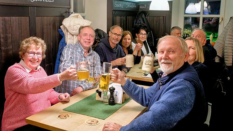 Gute Stimmung beim Bockbieranstich der Brauerei Kundm&uuml;ller in Weiher