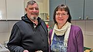 W&auml;rmestuben-Leiter Claus Poppe (62) mit seiner neuen Kollegin Karin Leitschuh (56)