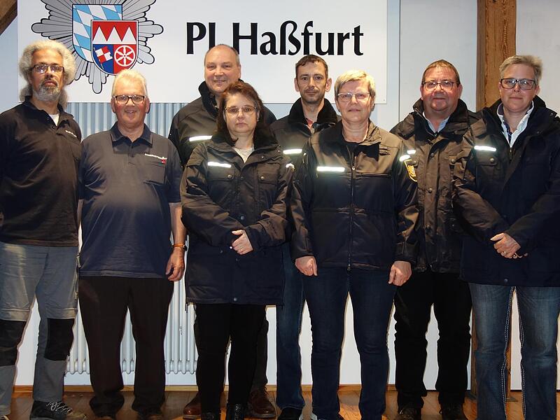 Team der Sicherheitswacht Haßfurt (von links): Kurt Etzel, Thomas Stephens, Helmut Endreß, Stephan Weinig, Elisabeth Beuchert, Rene Fischer, Steffi Hauck, Rainer Barth, Tanja Schneider, PHK Bott