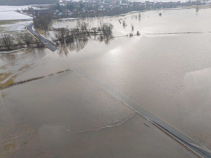 Hochwasseralarm im Aischgrund: Das Wasserwirtschaftsamt N&uuml;rnberg gibt eine Hochwasserwarnung vor Ausuferungen und &Uuml;berschwemmungen in der Stadt Erlangen und im Landkreis Erlangen-H&ouml;chstadt heraus.