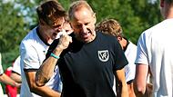 Freude bei Trainer Detlef Zenk: Der VfR Katschenreuth ist in der Bezirksliga Ost wieder mittendrin im Aufstiegsrennen. Freude bei Trainer Detlef Zenk: Der VfR Katschenreuth ist in der Bezirksliga Ost wieder mittendrin im Aufstiegsrennen.