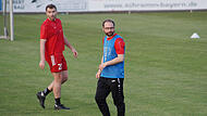 Maximilian Pfadenhauer (hinten) und Pascal Scholz haben mit ihrem FC Lichtenfels beim TSV Großbardorf eine große Aufgabe vor sich.