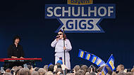Popstar Loi beim Schulhof-Gig an Realschule in Neustadt Popstar Loi beim Schulhof-Gig an Realschule in Neustadt