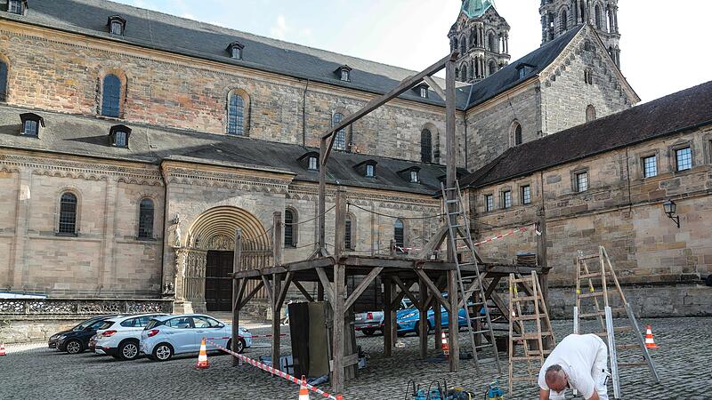 Der Galgen ist am Samstagnachmittag schon gut zu erkennen.