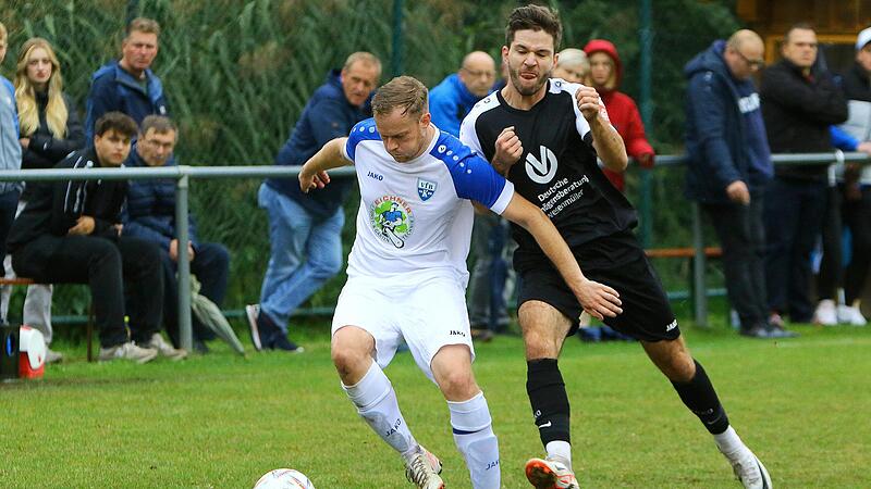 Der SV Motschenbach (in schwarz) hat nach der Winterpause noch nicht verloren.
