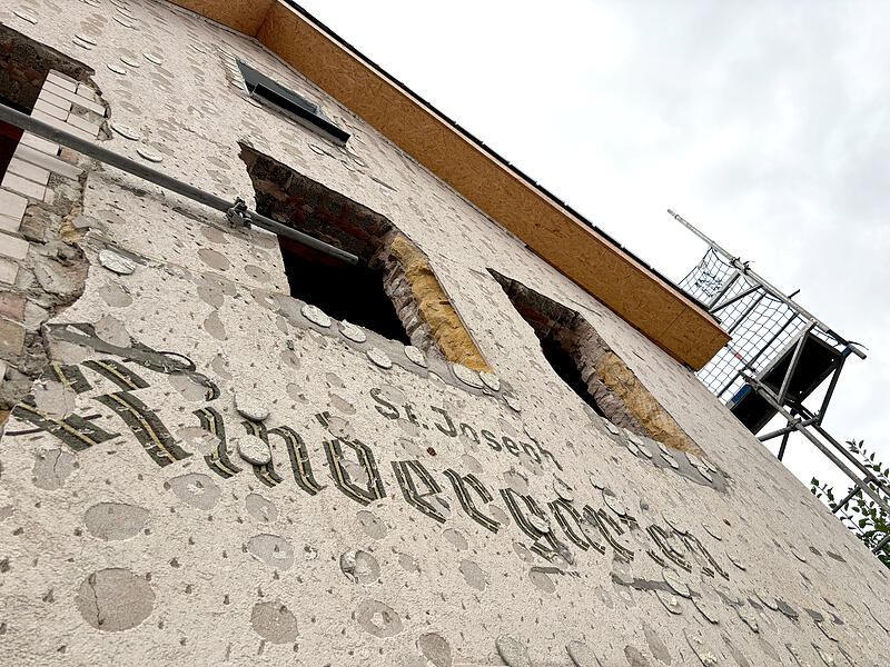 So schaut die Baustelle im Moment aus. Der Baufortschritt der letzten drei Monate ist überschaubar.Forchheim & Fränkische Schweiz So schaut die Baustelle im Moment aus. Der Baufortschritt der letzten drei Monate ist überschaubar.