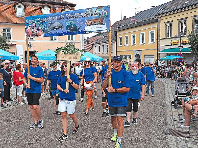 Die Sporttaucher luden zur Neptun-Taufe ein. Die Sporttaucher luden zur Neptun-Taufe ein.