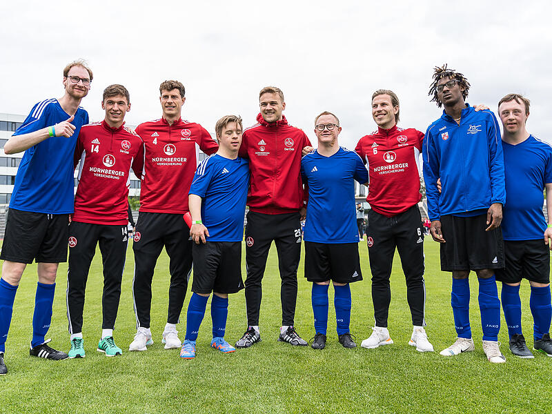 1. FC N&uuml;rnberg bolzt mit dem Special-Olympics-Team Deutschland in Herzogenaurach 2023