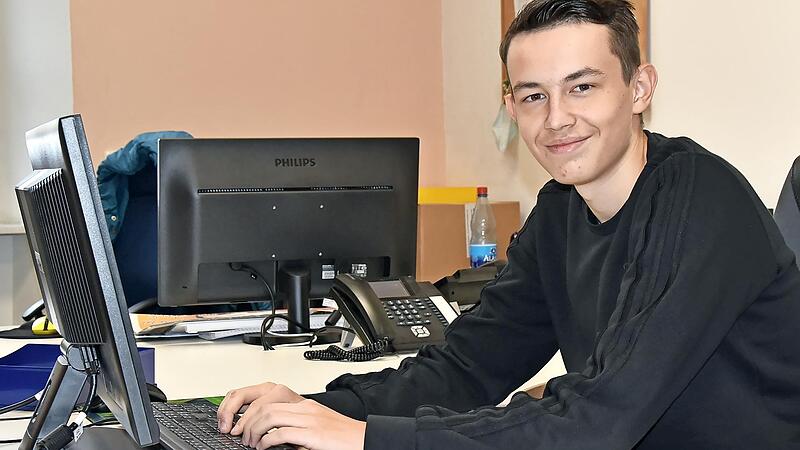 Der Ausbildungsmarkt im Landkreis Ha&szlig;berge hat durch die Corona-Pandemie nicht gelitten. 78 Prozent der Bewerber m&uuml;ndeten in eine Berufsausbildung. Darunter war Elias Krines, der am 1. September eine Ausbildung zum Verwaltungsfachangestellten bei der Gemeinde Knetzgau begann.