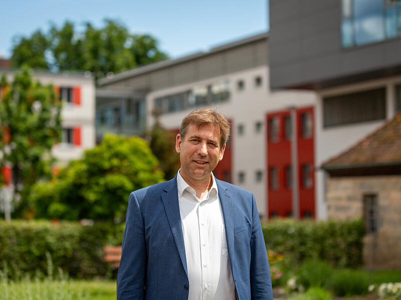 Seit 2014 ist Hermann Ulm bereits Forchheims Landrat. Als Chef des Landratsamtes sind die Aufgaben seither aufwendiger geworden.
