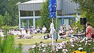 Bei der &bdquo;Nacht der Harmonie&ldquo; wird es ein Picknick in wei&szlig;er Kleidung geben.