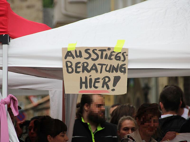 Erste Demo beim PfingstkongressErste Demo beim Pfingstkongress Erste Demo beim Pfingstkongress