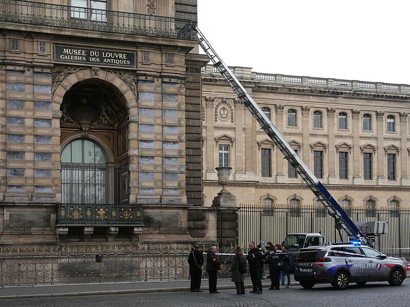 Einbruch in Louvre in Paris