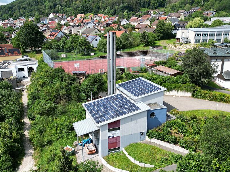 Dieses kleine Doppelgebäude könnte in den nächsten Jahren sehr wichtig für Ebermannstadt und seine Nachbargemeinden werden. Das Ebser Heizkräftwerk könnte ein wichtiger Bestandteil der neuen Wärmeplanung werden.