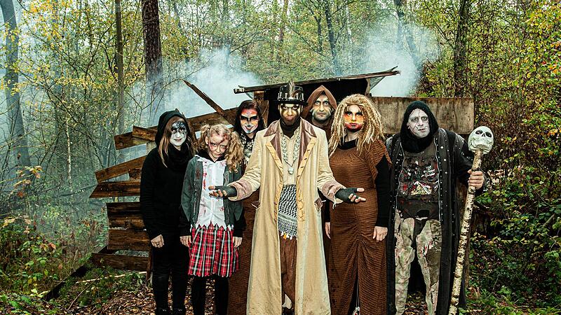 Happy Halloween: Gruselige Gestalten suchen auch in diesem Jahr wieder den Freizeitpark Schloss Thurn heim. Happy Halloween: Gruselige Gestalten suchen auch in diesem Jahr wieder den Freizeitpark Schloss Thurn heim.