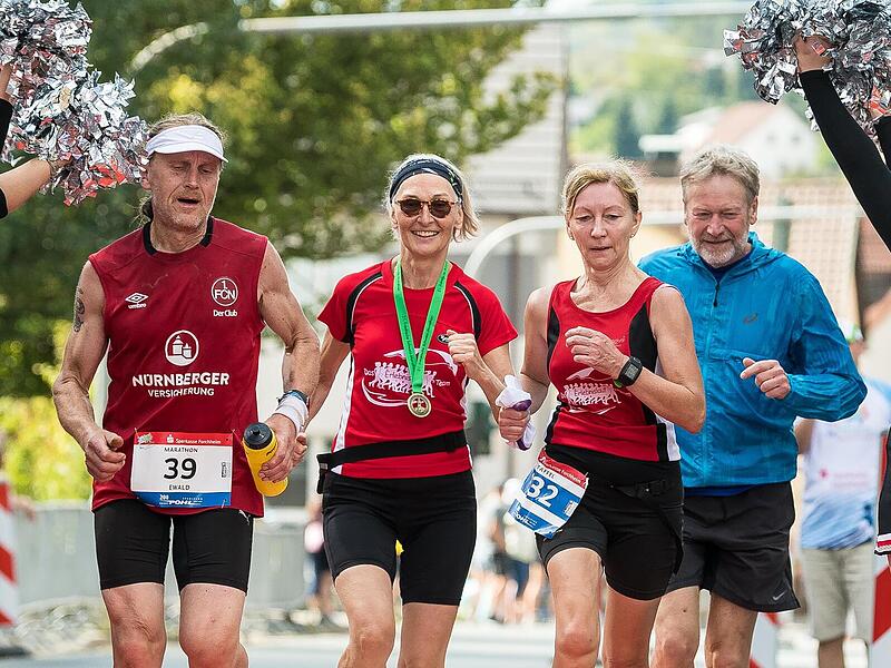Ob Spaß an der Herausforderung oder einfach nur Freude am Laufen ohne Druck – beim Fränkische-Schweiz-Marathon kommen alle Teilnehmer auf ihre Kosten.Forchheim & Fränkische Schweiz