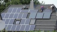 Solaranlage auf einem Dach Solaranlage auf einem Dach