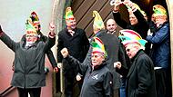 Freudestrahlend präsentierte Klaus Skuppin im letzten Jahr nach erfolgreichem Sturm den Schlüssel für das Rathaus. Ob das dieses Jahr wieder gelingt? Am Samstag wollen es die Kolpingnarren wissen.