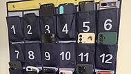 Handyaufbewahrung im Klassenzimmer