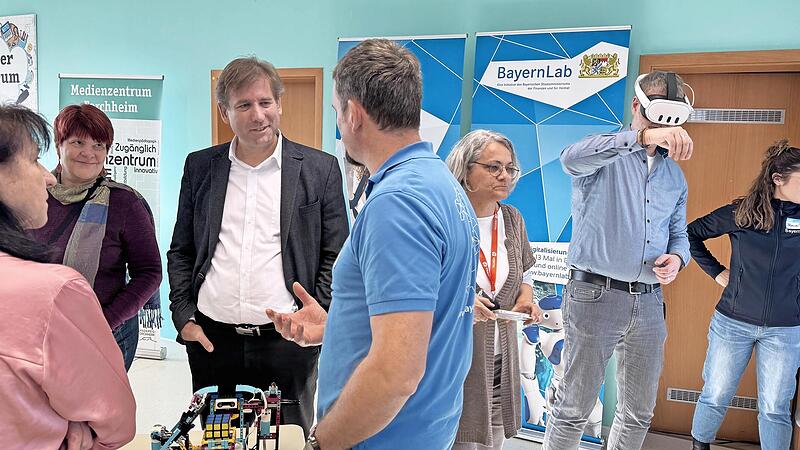 Mit dem Umzug nach Ebermannstadt und der inhaltlichen Neuausrichtung positioniert sich das Medienzentrum als essenzieller Baustein lokaler Bildung und Kultur. Mit dem Umzug nach Ebermannstadt und der inhaltlichen Neuausrichtung positioniert sich das Medienzentrum als essenzieller Baustein lokaler Bildung und Kultur.