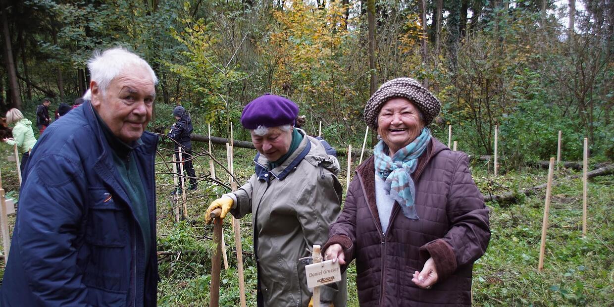 HolzbauFirma pflanzt zum Jubiläum einen neuen Wald