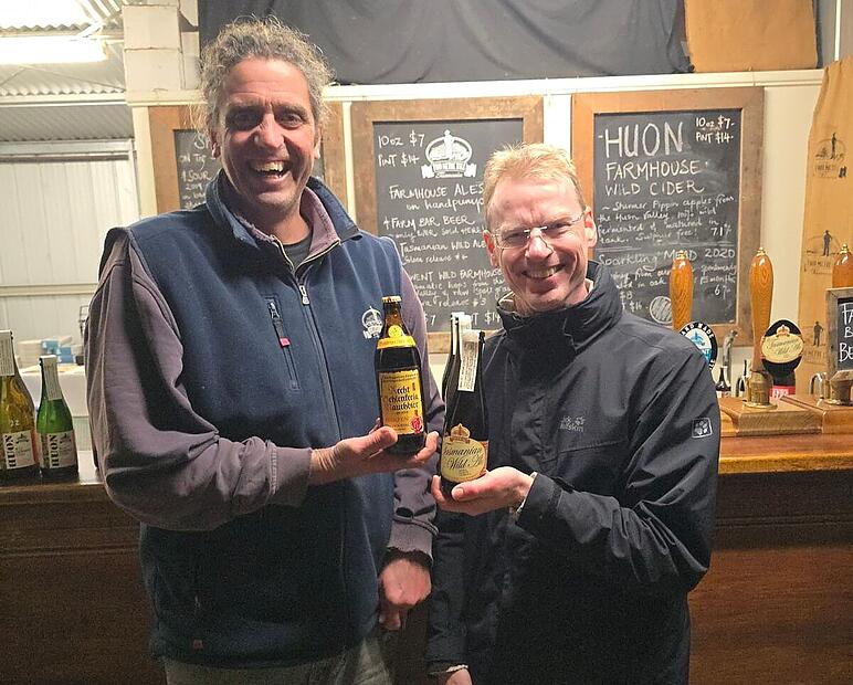 Matthias Trum (rechts) mit dem australischen Bier-Guru Ashley Huntington in Tasmanien