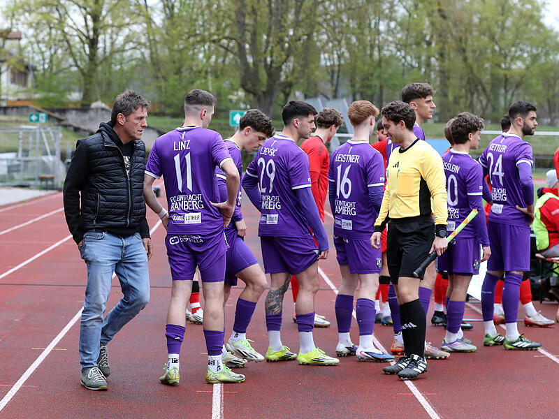 Noch vier Spiele ist Michael Hutzler (links) beim FC Eintracht Interimstrainer. Das Team k&ouml;nnte sich zur neuen Saison auf zahlreichen Positionen ver&auml;ndern.