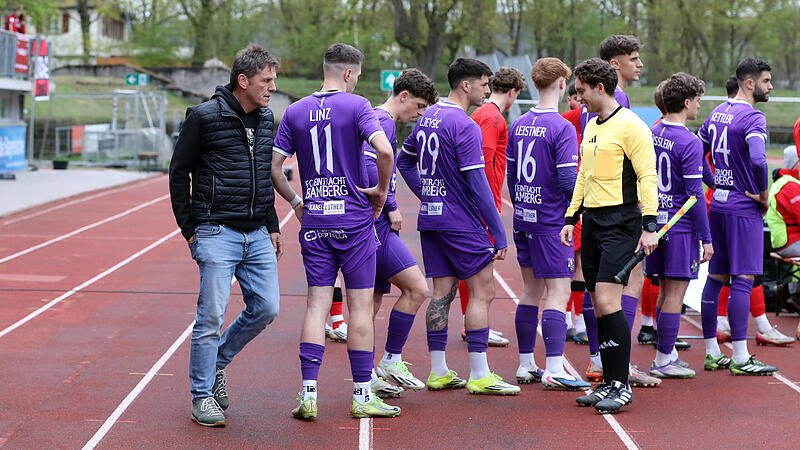 Noch vier Spiele ist Michael Hutzler (links) beim FC Eintracht Interimstrainer. Das Team k&ouml;nnte sich zur neuen Saison auf zahlreichen Positionen ver&auml;ndern.