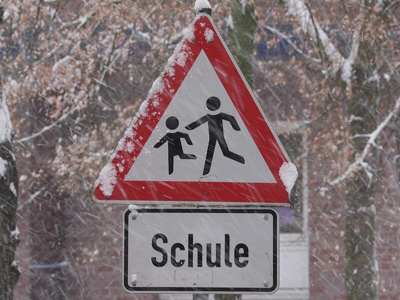 Wegen des starken Schneefalls f&auml;llt am Montag (26. Januar) f&uuml;r Tausende Sch&uuml;lerinnen und Sch&uuml;ler in Bayern die Schule aus. Betroffen sind auch Einrichtungen in den Landkreisen Forchheim und Erlangen-H&ouml;chstadt.