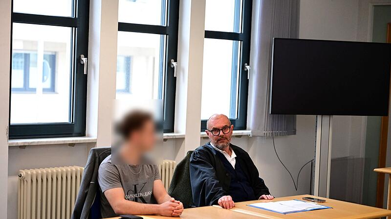 Der Angeklagte und sein Verteidiger Dieter Widmann aus Bamberg