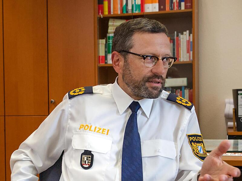 Polizeipräsident Schieder.