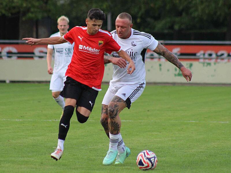 Für den FC Coburg II um Daniel Steuerwald (rechts) war beim FC Strullendorf am Samstagnachmittag nichts zu holen.
