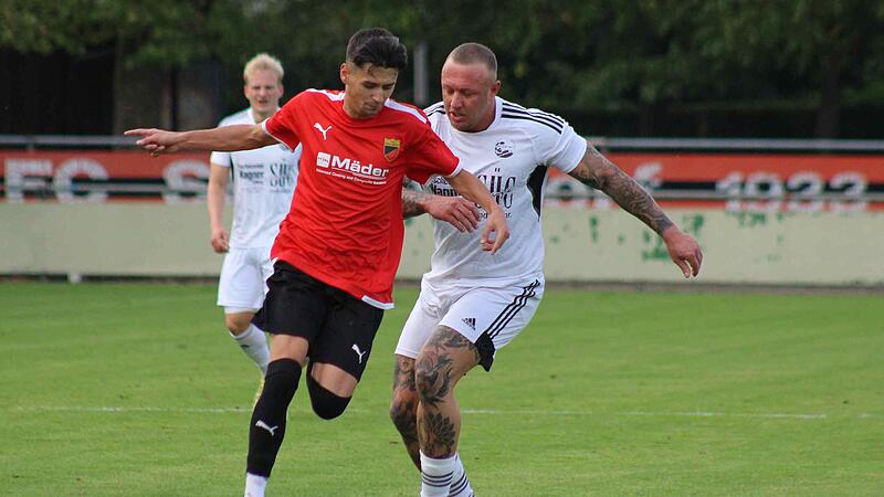 Für den FC Coburg II um Daniel Steuerwald (rechts) war beim FC Strullendorf am Samstagnachmittag nichts zu holen.