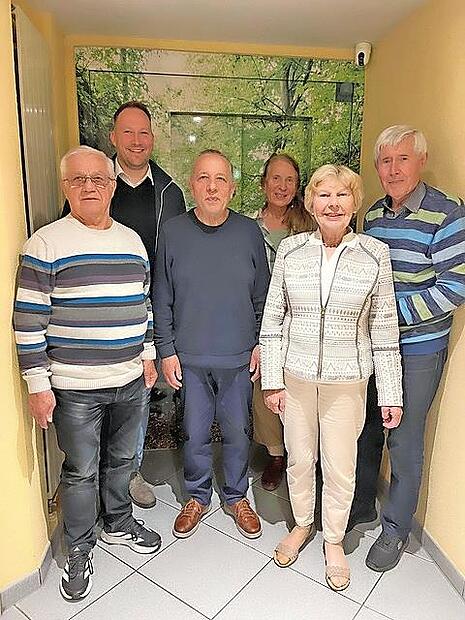 Der alte und neue Teamvorstand zusammen mit B&uuml;rgermeister Stefan Reichold (von links): Othmar Schmitt, Gerald Leithner, Ricarda Leopold, Hildegard Sebald und Ernst Sebald.