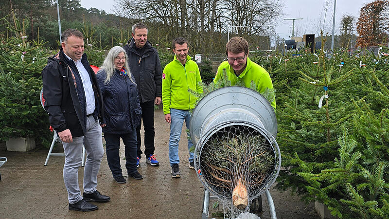 Trotz Lernbehinderung: André Goßler (rechts) aus Hohholz arbeitet ab Februar bei der Gärtnerei Großkopf in Zeckern. Trotz Lernbehinderung: André Goßler (rechts) aus Hohholz arbeitet ab Februar bei der Gärtnerei Großkopf in Zeckern.