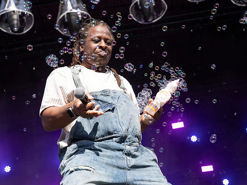 Bad Kissingen Open Air: Mola Adebisi bei der 90s Super Show Bad Kissingen Open Air