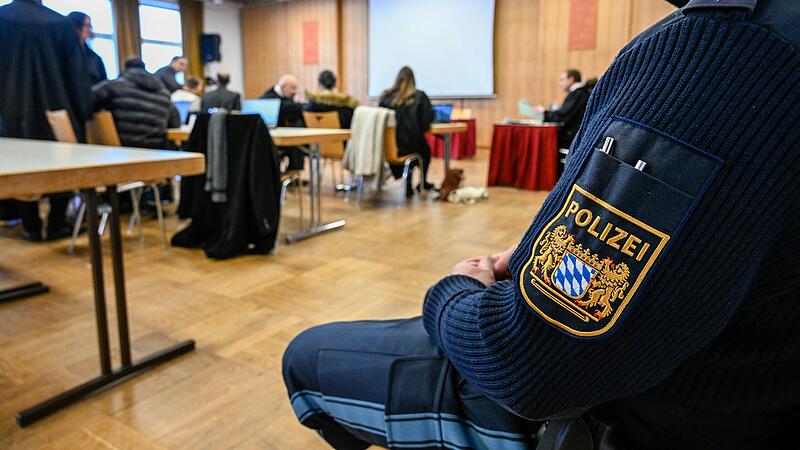 Vier Monate dauert der gro&szlig;e Prozess gegen eine Drogenbande in W&uuml;rzburg bereits an. Bewacht von&nbsp; Polizei, findet die Verhandlung des Landgerichts aufgrund der vielen Angeklagten und Beteiligten im CVJM-Haus statt.&nbsp;