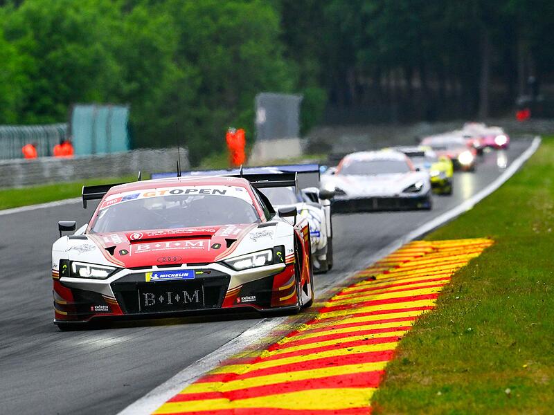 Christopher Haase und Simon Reicher steuerten ihren Audi R8 LMS II evo (vorne) im vergangenen Jahr bei der International GT Open in Spa auf Platz 2. Christopher Haase und Simon Reicher steuerten ihren Audi R8 LMS II evo (vorne) im vergangenen Jahr bei der International GT Open in Spa auf Platz 2.