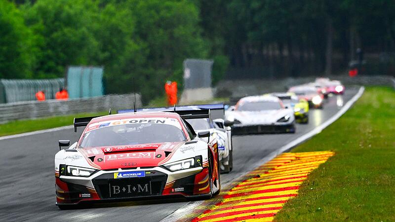 Christopher Haase und Simon Reicher steuerten ihren Audi R8 LMS II evo (vorne) im vergangenen Jahr bei der International GT Open in Spa auf Platz 2.