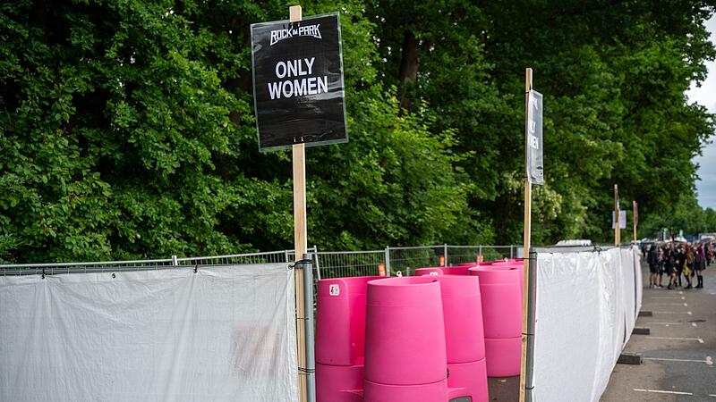 Open-Air-Festival "Rock im Park" - Frauen-Pissoirs Open-Air-Festival "Rock im Park" - Frauen-Pissoirs